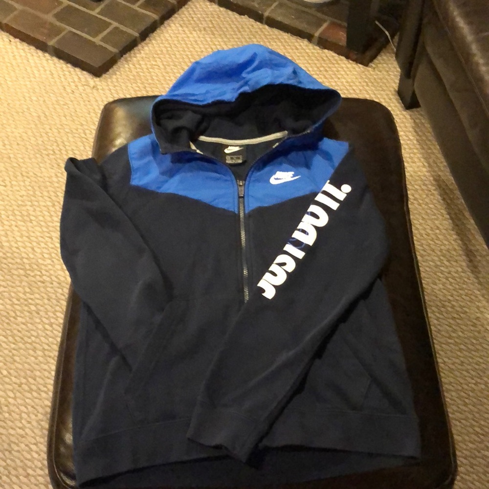 Boys Nike LIKE BRAND NEW zip-up hoodie size XL